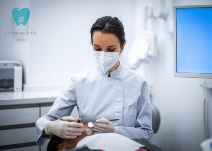 implantes dentales clinica carmen bernal
